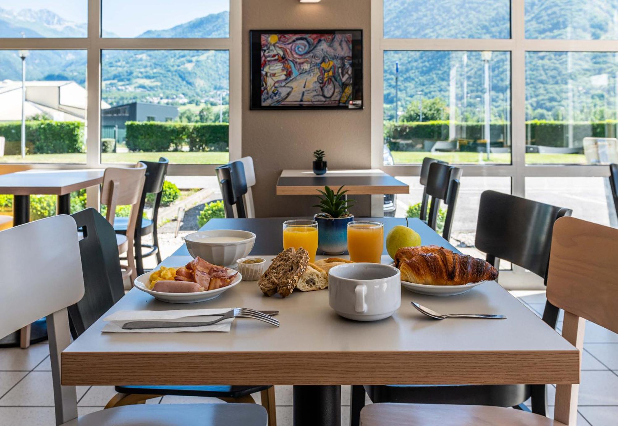 B&B HOTEL Saint Jean De Maurienne Sainte-Marie-de-Cuines Extérieur photo